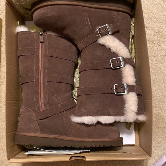 UGG Other - 🎉Host Pick🎉 Ugg Maddi Size 4